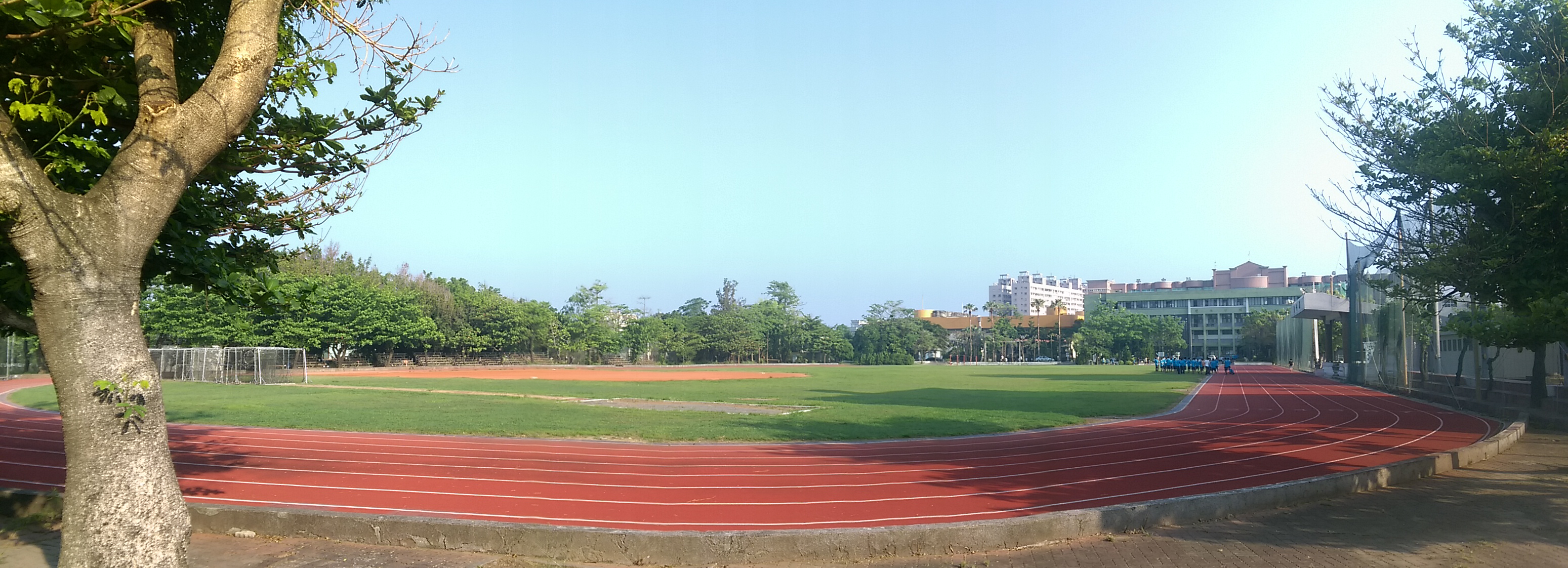 南邊操場全景