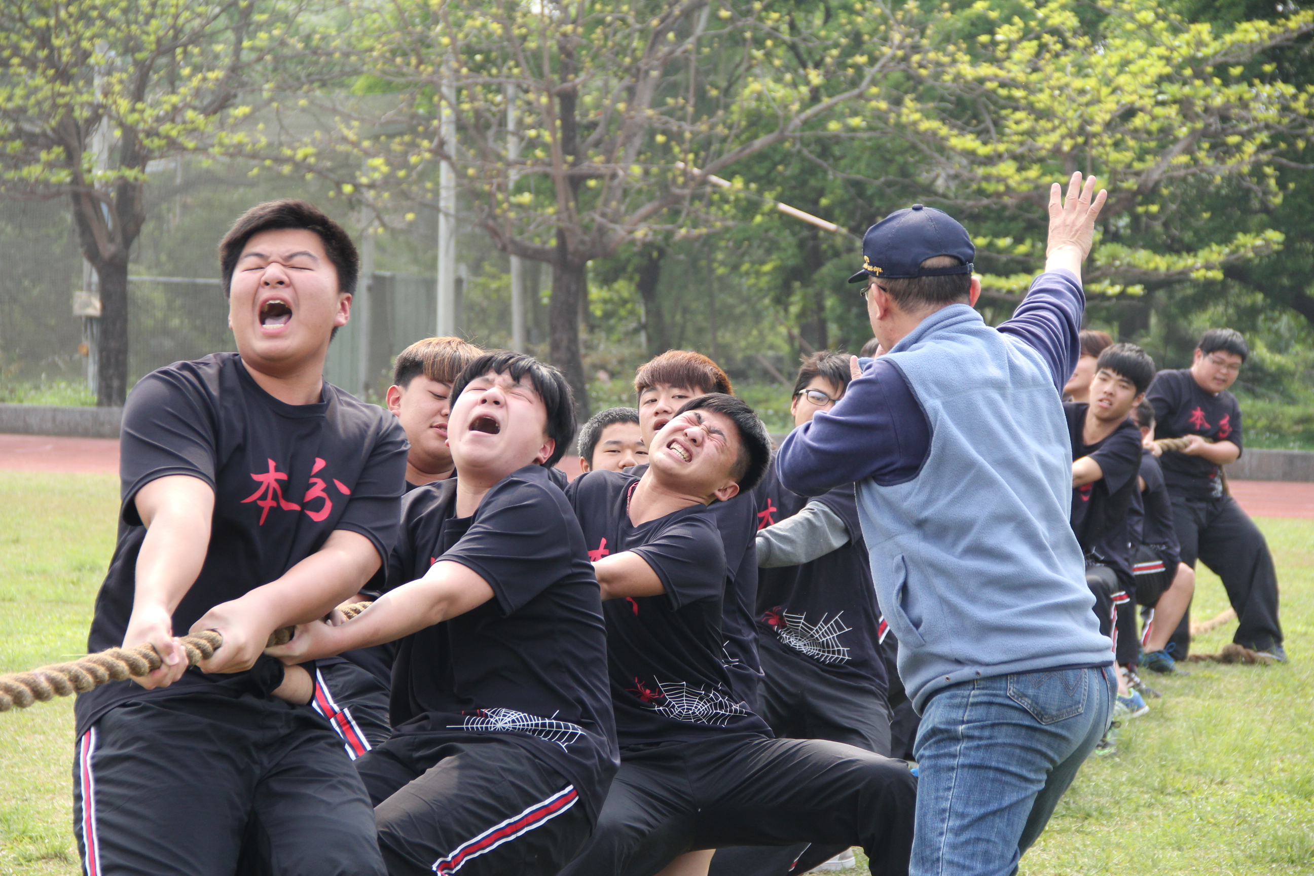 104學年度健康促進班際拔河