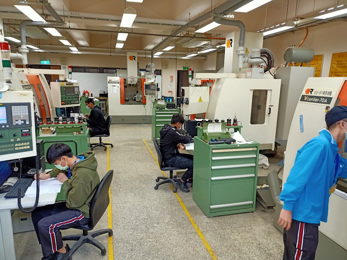 機械科學生CNC銑床乙級檢定